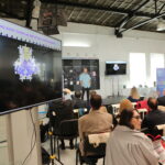 Lik Žilia, naučni direktor Renoa i svetski priznati stručnjak za veštačku inteligenciju, održao je uvodnu prezentaciju pod nazivom „Veštačka inteligencija ne postoji“.